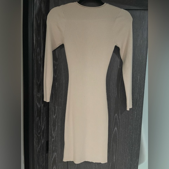 ASTR casual long sleeve nude dress w/ buttons SIZE: S - Picture 2 of 4